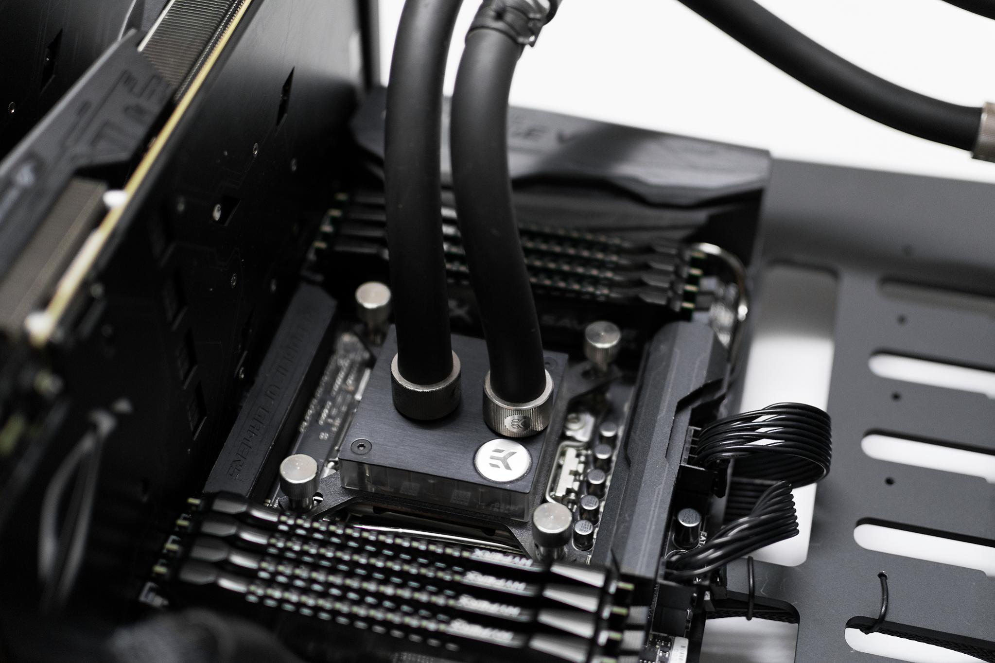 ASUS-Rampage-V-Edition-10-3